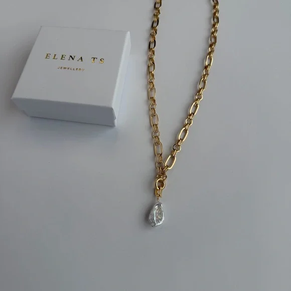 533 Gold Chain Necklace with Pearl Pendant - Picture 3 of 7